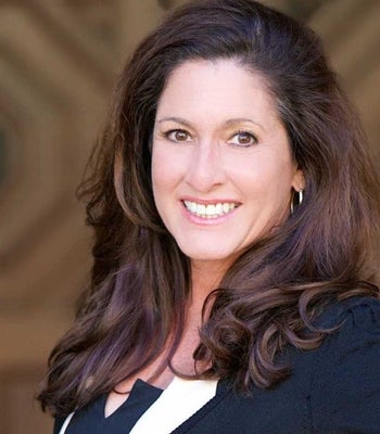 Portrait of Kellie Lundgren, Realtor.